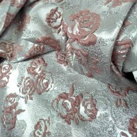 Жаккард розовые розы на серебре