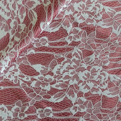 Гипюр на атласе - цвет белый на малиновом