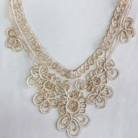 Воротник декоративный бежевого цвета