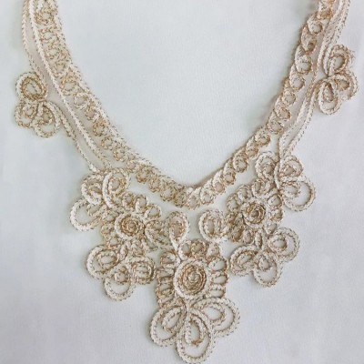 Воротник декоративный бежевого цвета