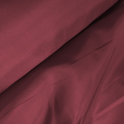 Подкладочная ткань бордового цвета