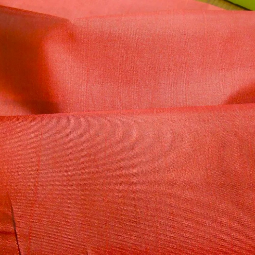 Ткань тафта бордового цвета